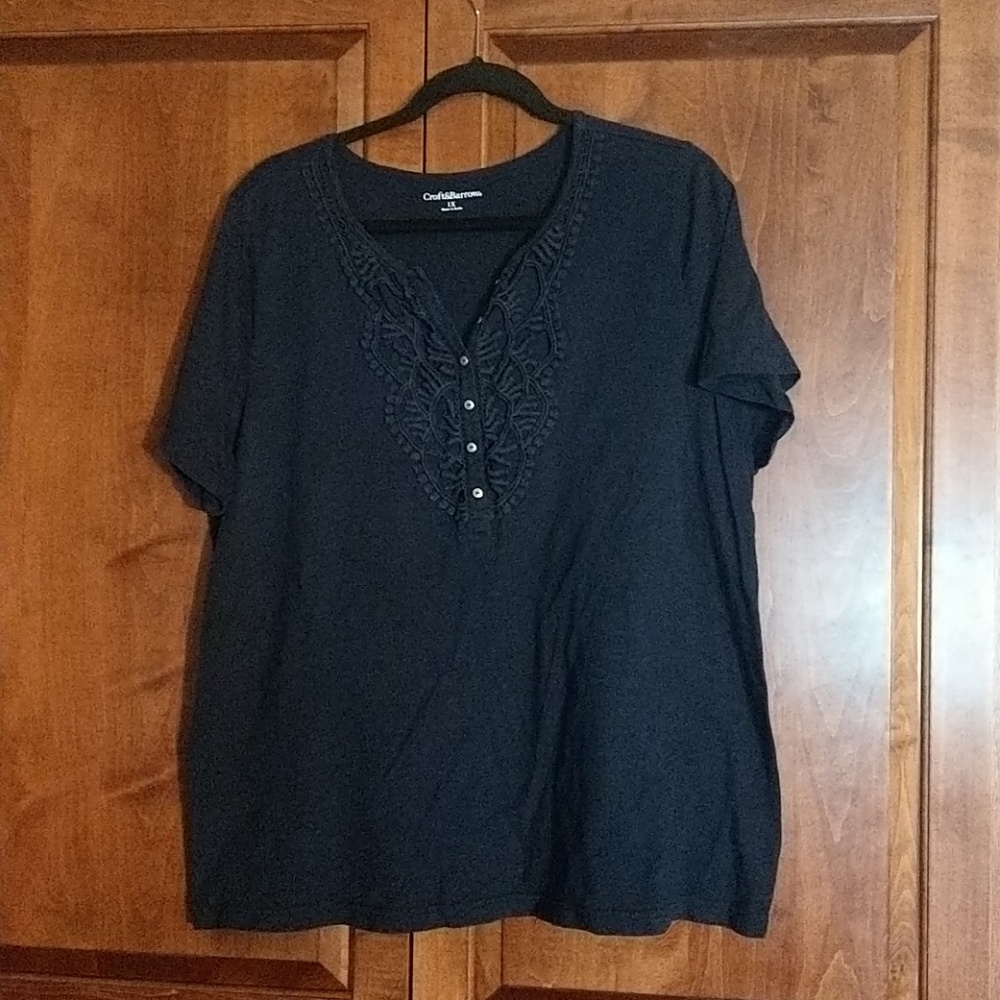 Croft and Barrow v-neck tee with detail